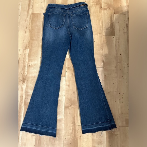 Sofia Vergara Alexa Flare Women’s Flare Jeans Size 6 SHORT worn once! - Picture 2 of 3